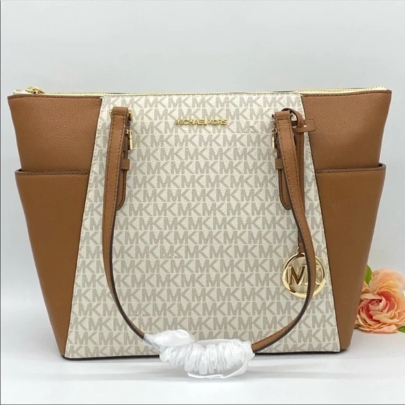 MICHAEL KORS CHARLOTTE LARGE TOP ZIP TOTE VANILLA - Picture 6 of 15